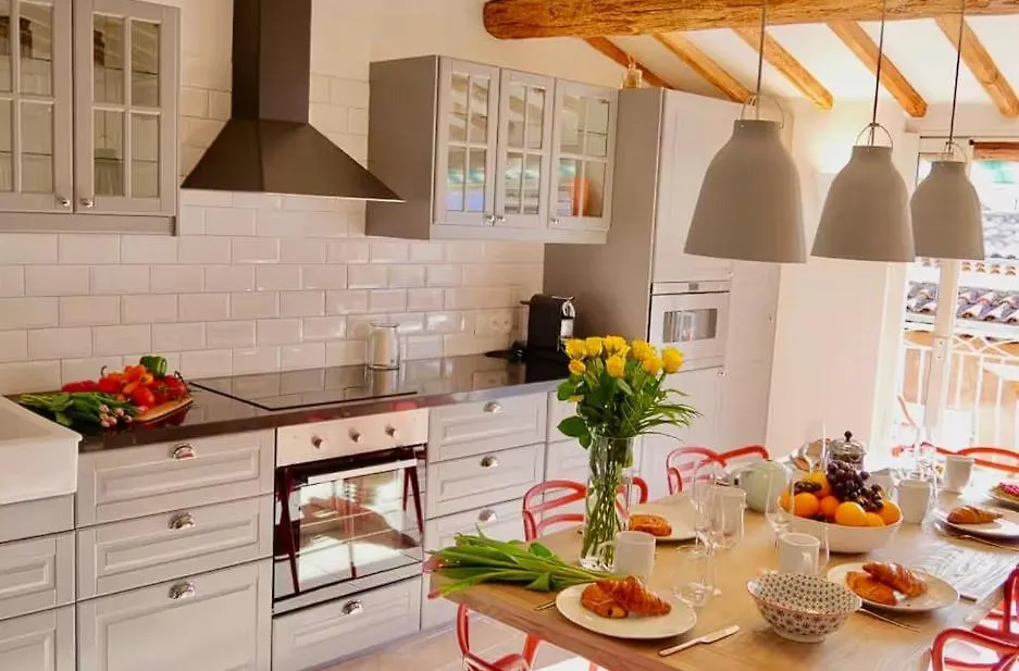 Located In Historical Part Of Antibes ! Lejlighed Privat bolig