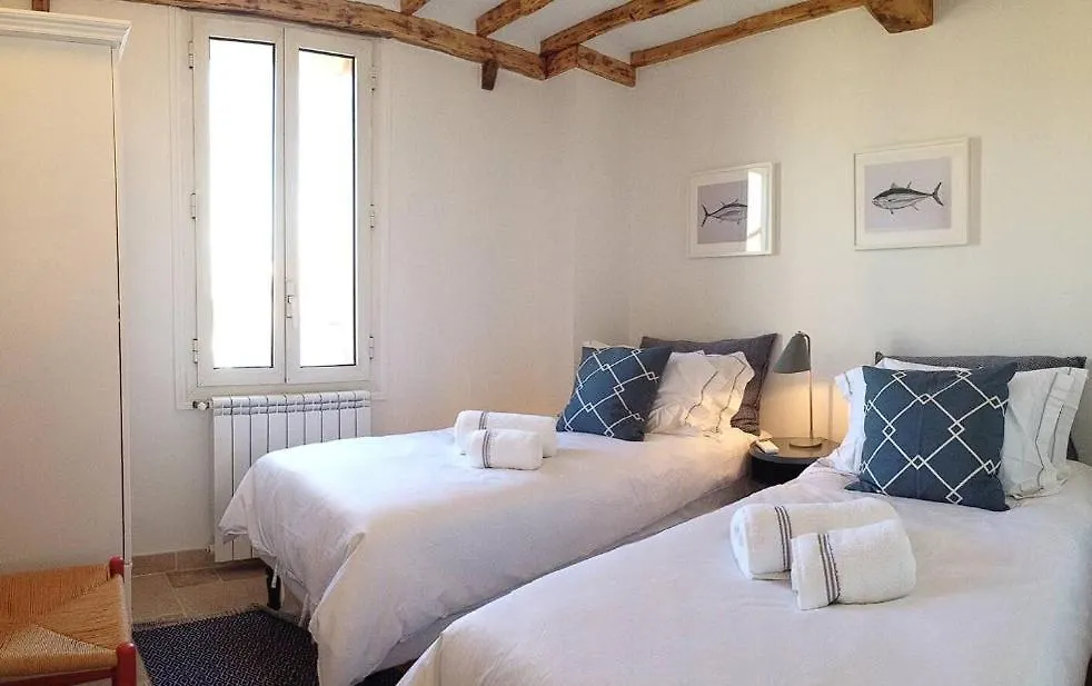 Located In Historical Part Of Antibes ! Lejlighed Frankrig